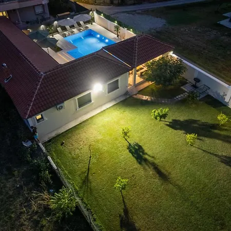 아파트 Amon Private Pool 포드고리차